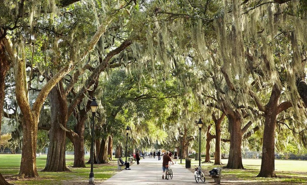 Walk Score 90!!-Historic Downtown District-2 Blocks To Famous Forsyth Park- Huge Private Patio-Private Parking Savannah Exterior foto