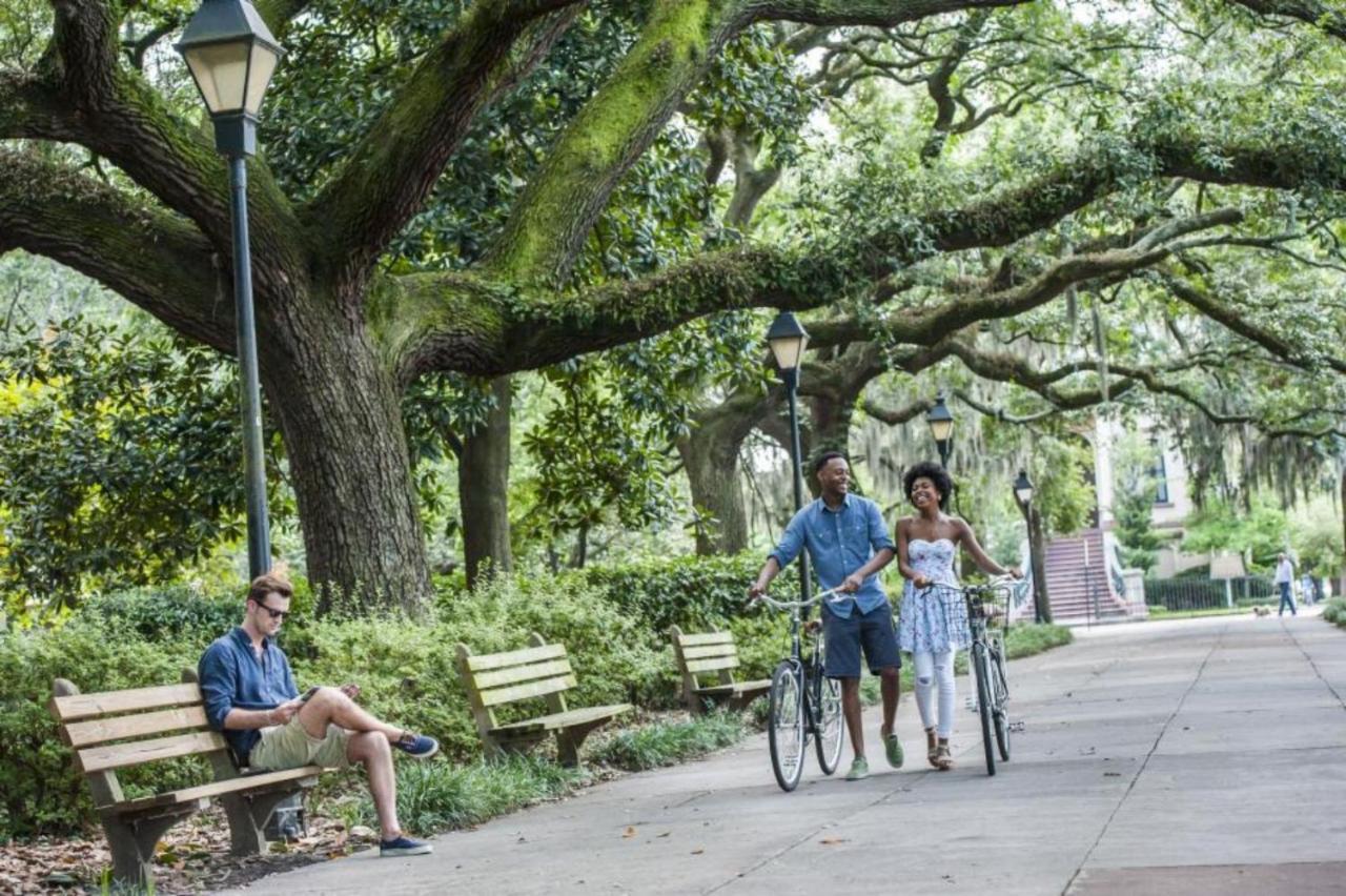 Walk Score 90!!-Historic Downtown District-2 Blocks To Famous Forsyth Park- Huge Private Patio-Private Parking Savannah Exterior foto